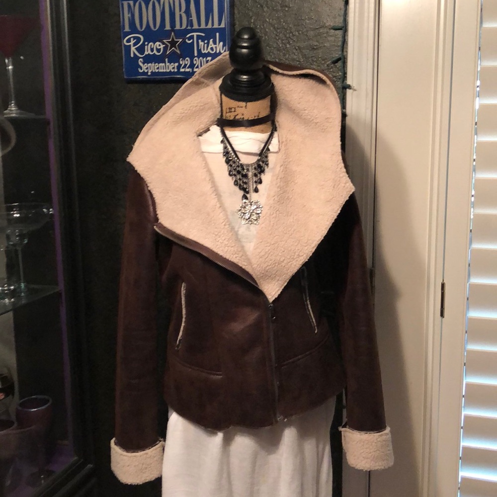 💕Forever 21 Women’s Faux Shearling Jacket💕